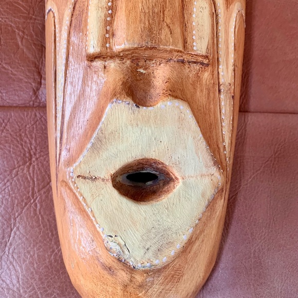 Wooden Hand Carved Tribal Mask - Picture 3 of 5